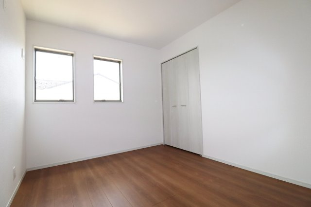 矢吹町八幡町　　　1号棟　　善郷小学校、矢吹中学区の洋室