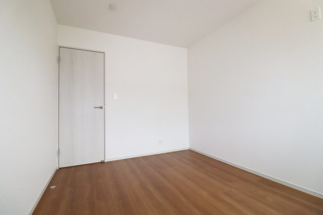 矢吹町八幡町　　　1号棟　　善郷小学校、矢吹中学区の洋室