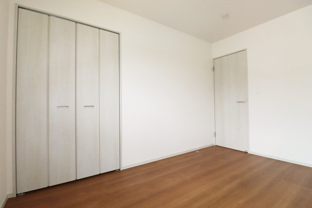 矢吹町八幡町　　　1号棟　　善郷小学校、矢吹中学区の洋室