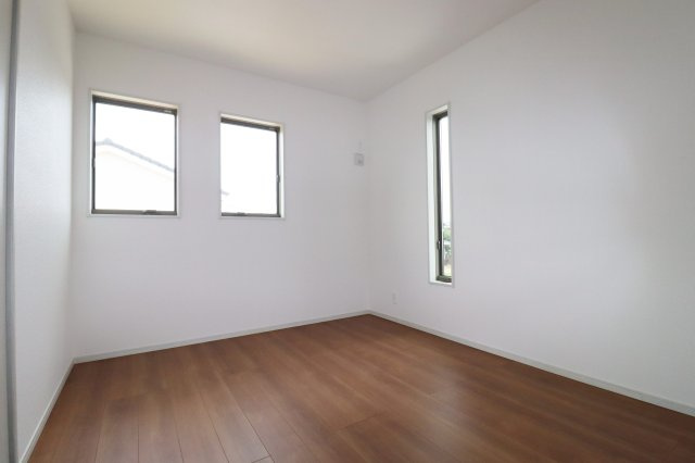 矢吹町八幡町　　　1号棟　　善郷小学校、矢吹中学区の洋室