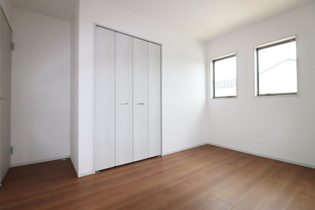 矢吹町八幡町　　　1号棟　　善郷小学校、矢吹中学区の洋室