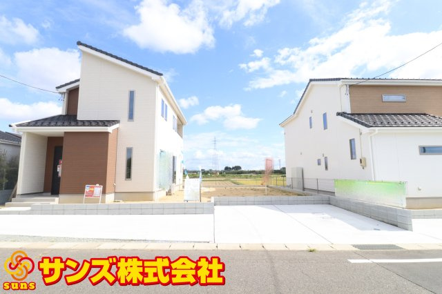 矢吹町八幡町　　　1号棟　　善郷小学校、矢吹中学区の外観|西側から見た駐車場を含む外観