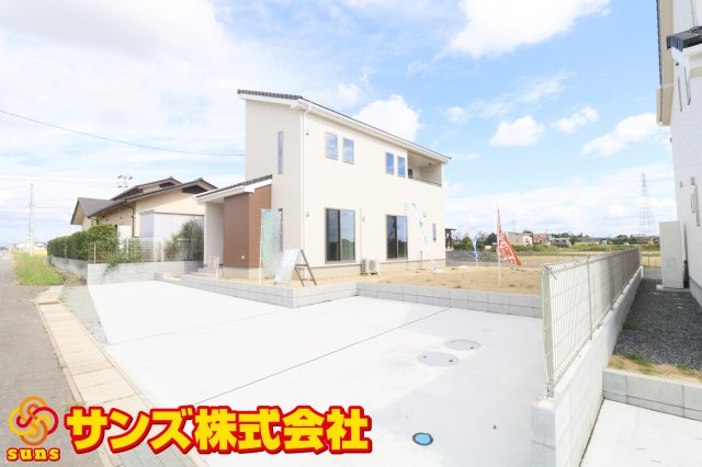 矢吹町八幡町　　　1号棟　　善郷小学校、矢吹中学区の外観|南西側から見た駐車場を含む外観