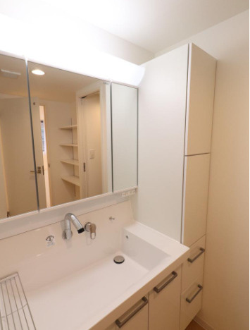 メゾンヴェール幡ヶ谷の独立洗面台