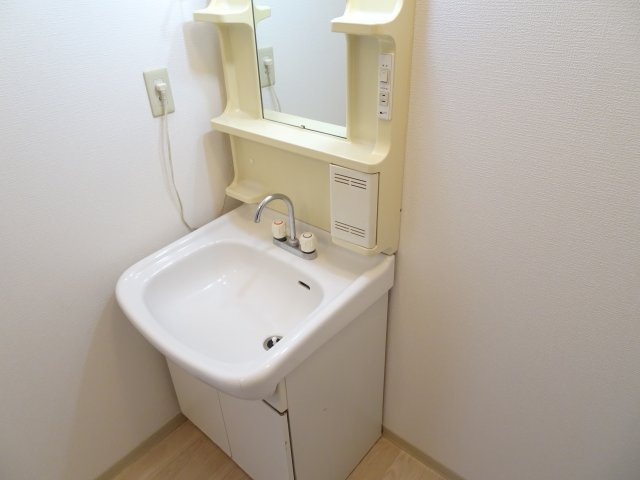 グリーンパークはやのB棟の独立洗面台