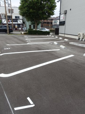 イーリッチテラス関屋本村の駐車場