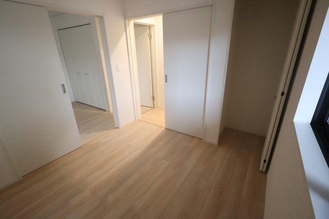 《仲介手数料無料》桜区町谷３丁目24-1(1号棟)新築一戸建てクレイドルガーデンの洋室|撮影日 2025年10月9日 16:15 曇り