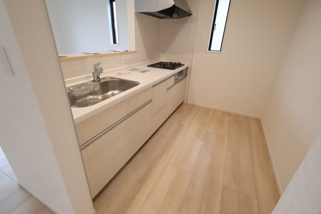 《仲介手数料無料》桜区町谷３丁目24-1(1号棟)新築一戸建てクレイドルガーデンのキッチン|撮影日 2025年10月9日 16:15 曇り