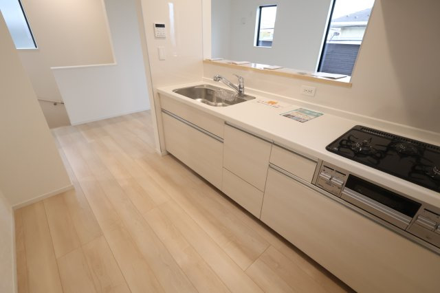 《仲介手数料無料》桜区町谷３丁目24-1(1号棟)新築一戸建てクレイドルガーデンのキッチン|撮影日 2025年10月9日 16:15 曇り