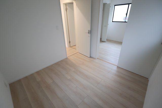 《仲介手数料無料》桜区町谷３丁目24-1(1号棟)新築一戸建てクレイドルガーデンの洋室|撮影日 2025年10月9日 16:15 曇り