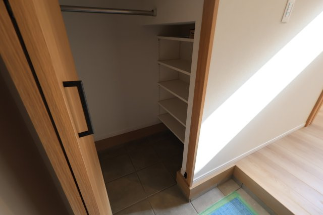 《仲介手数料無料》浦和区上木崎８丁目5-13(全1戸)新築一戸建ての玄関|撮影日 2025年11月27日 12:20 晴れ