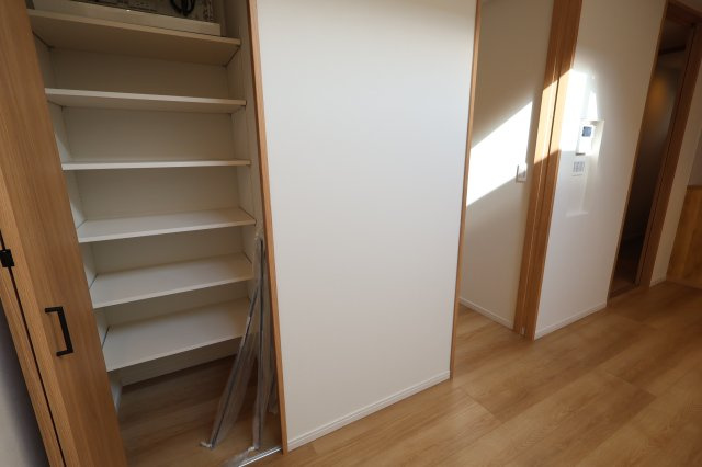 《仲介手数料無料》浦和区上木崎８丁目5-13(全1戸)新築一戸建ての収納|撮影日 2025年11月27日 12:20 晴れ