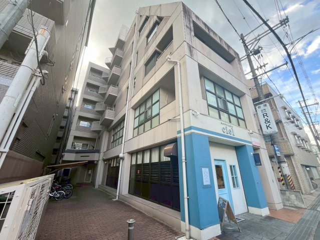 石橋ビルの外観