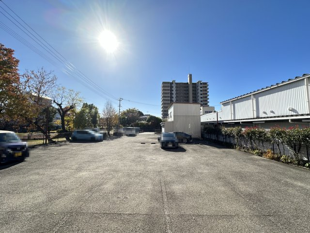 マリベールAOYAGIの駐車場