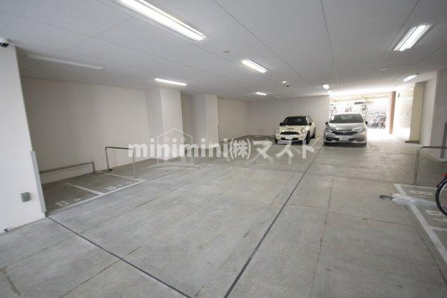 SERENiTE福島sceltoの駐車場