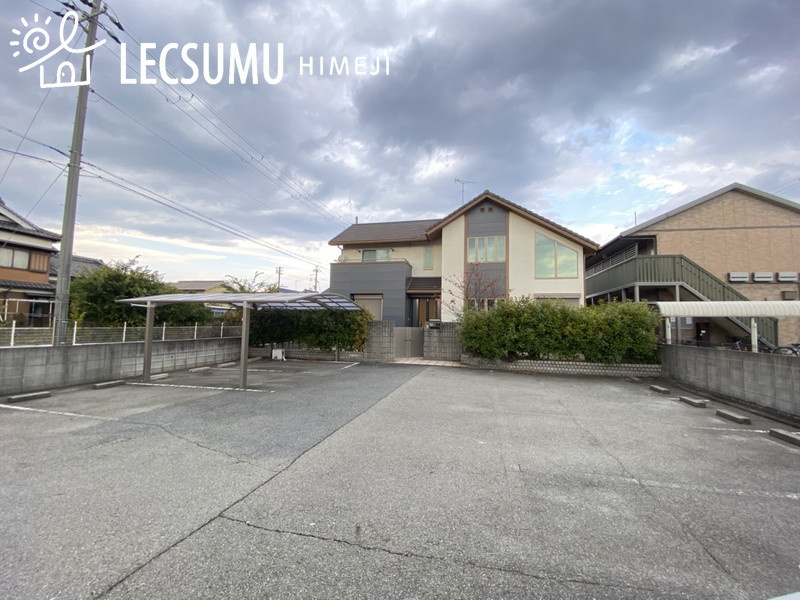 姫路市飾磨区加茂/中古戸建の前面道路含む現地写真