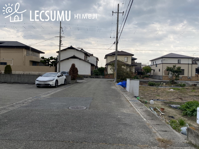 姫路市飾磨区加茂/中古戸建の前面道路含む現地写真