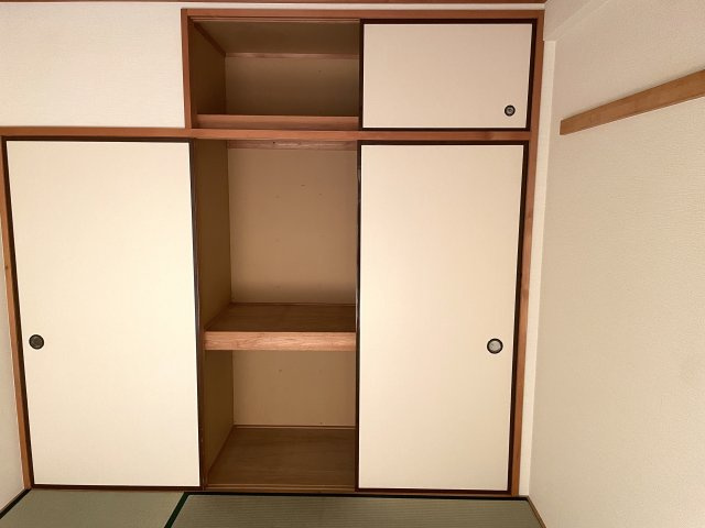 ハイデンス石川の収納|押入