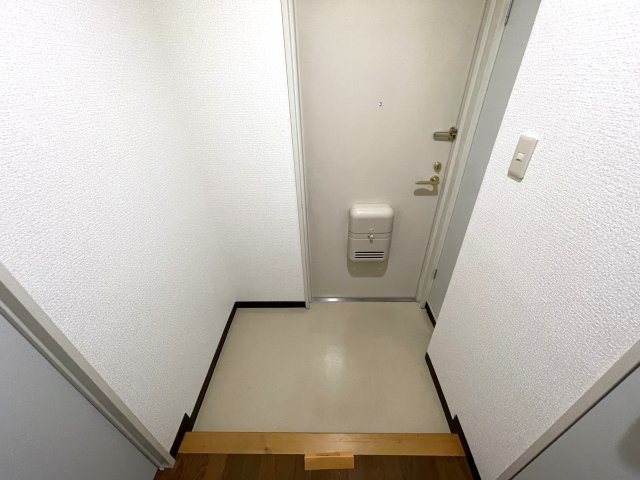 ハイデンス石川の玄関