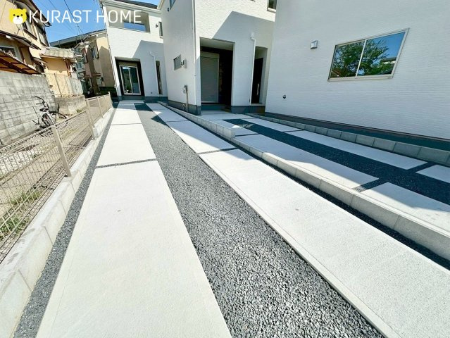 京都市西京区桂池尻町　新築戸建の駐車場