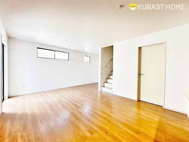 京都市西京区桂池尻町　新築戸建の居間・リビング