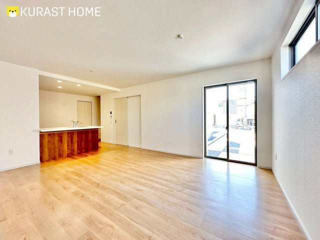 京都市西京区桂池尻町　新築戸建の居間・リビング