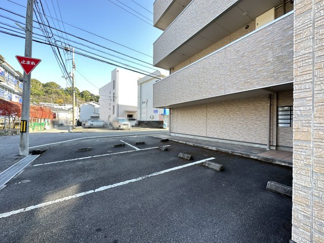 イターナルの駐車場