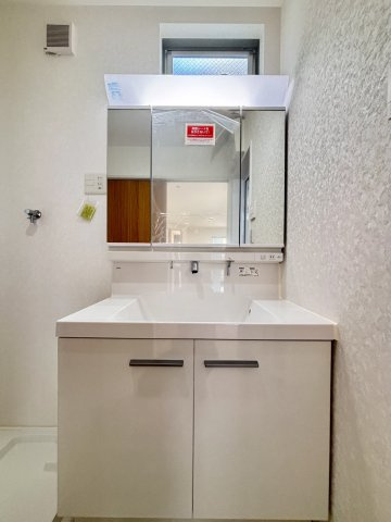 高尾通4丁目 新築戸建ての独立洗面台