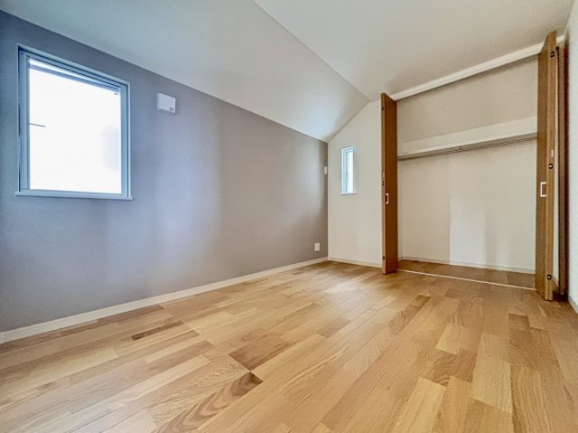 高尾通4丁目 新築戸建ての洋室|☆2階約6.0帖北東側洋室