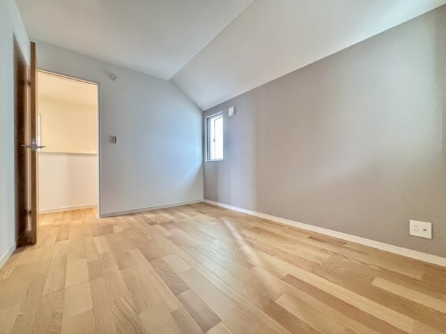 高尾通4丁目 新築戸建ての洋室|☆2階約6.0帖北東側洋室