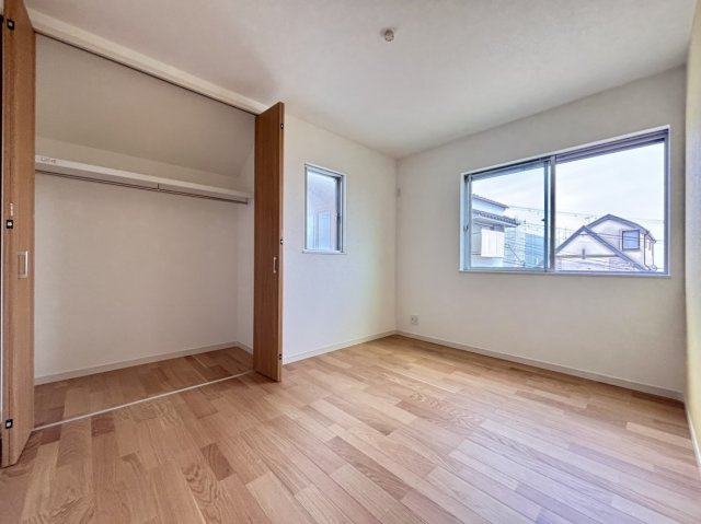 高尾通4丁目 新築戸建ての洋室|☆2階約6.0帖南東側洋室