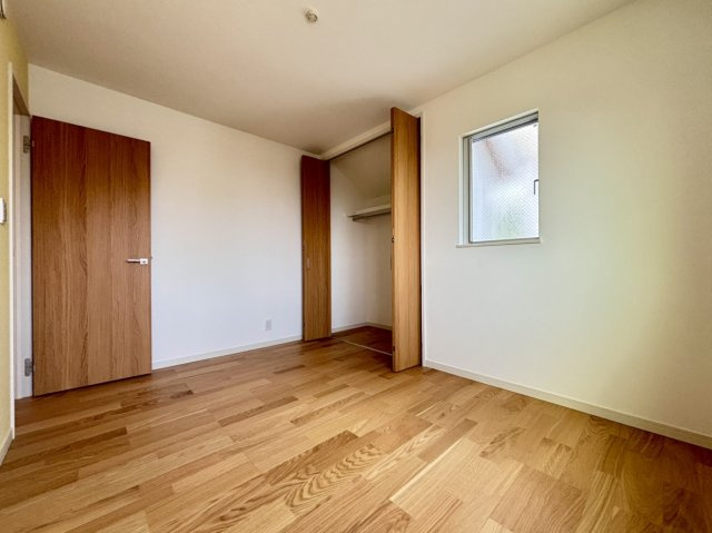 高尾通4丁目 新築戸建ての洋室|☆2階約5.4帖北西側洋室