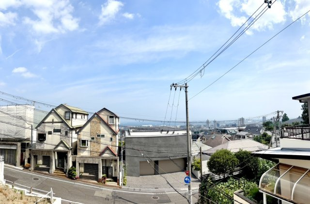 高尾通4丁目 新築戸建ての展望|☆南側からの眺望良好！海まで見渡せる新築戸建てとなります。