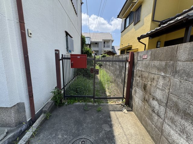 刀根山平屋貸家のエントランス