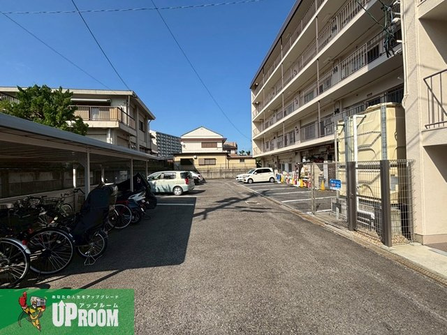 大東山ビルの駐車場