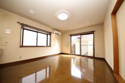 【居間・リビング】 | 久喜市上町中古戸建 | 1階 LDK