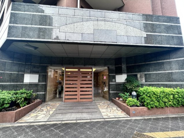 クレストフォルム上野グランステージのエントランス