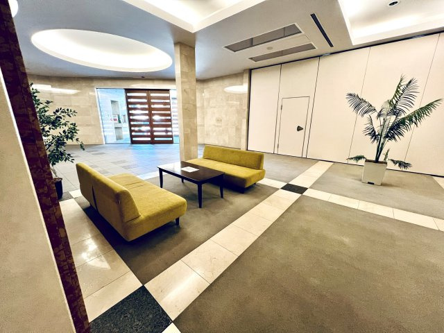 クレストフォルム上野グランステージのエントランス