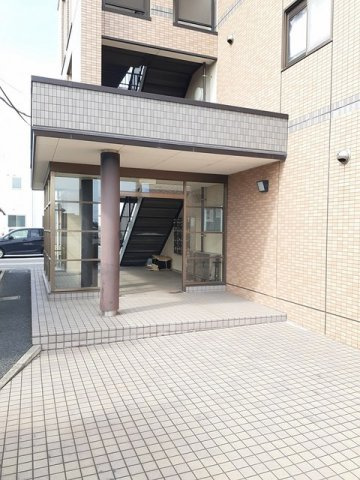 フォンテーヌ・パレスＢのエントランス|ゆとりのあるエントランスです