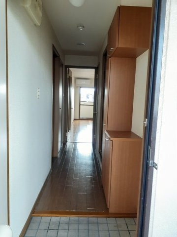 フォンテーヌ・パレスＢの玄関|明るい玄関です