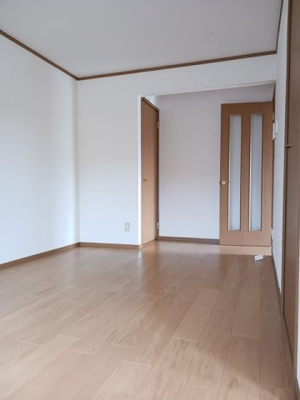 【居間・リビング】 | Ｋ・レジデンスⅠ | ゆったり過ごせる居間です