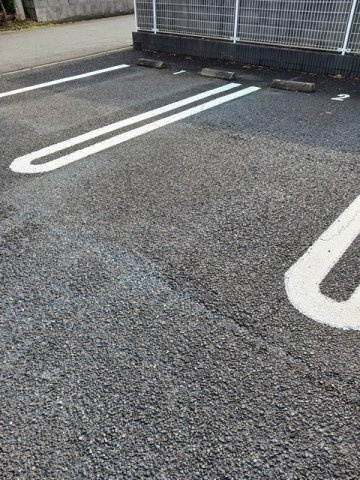 サンリット　アヴェニューの駐車場|車をお持ちの方に嬉しい駐車場付きの物件です