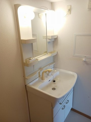 サンリット　アヴェニューの洗面所|ゆったりとスペースのある洗面所