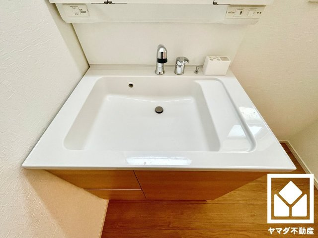 宇治市槇島町落合　第1　1号地の独立洗面台