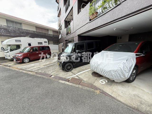 マンションひまわりの駐車場