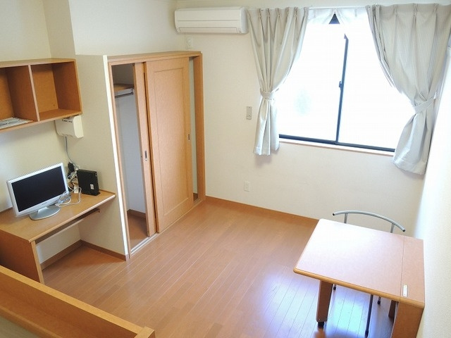 レオパレスMUTSUMIの居間・リビング