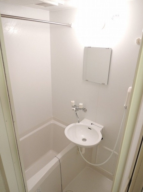 レオパレスMUTSUMIの洗面所