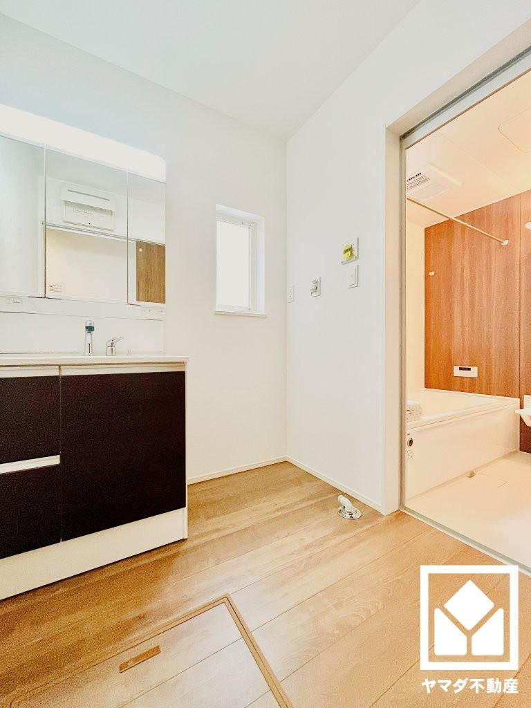 八幡市八幡山田　第3　3号棟の洗面所