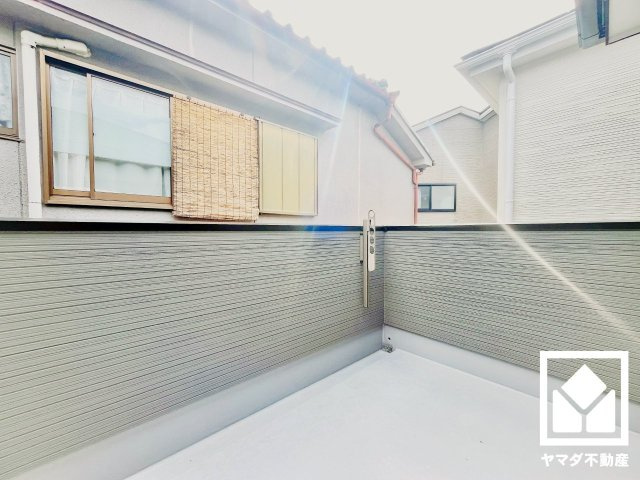 八幡市八幡山田　第3　3号棟のバルコニー