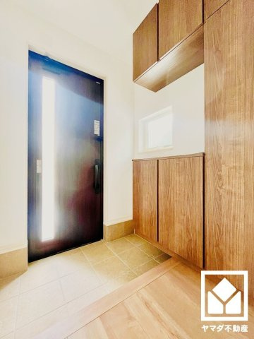 八幡市八幡山田　第3　3号棟の玄関